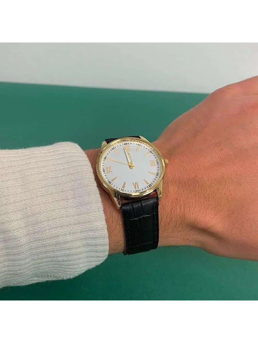 Minimalistic Black essential vintage 90s style gold and leather style band